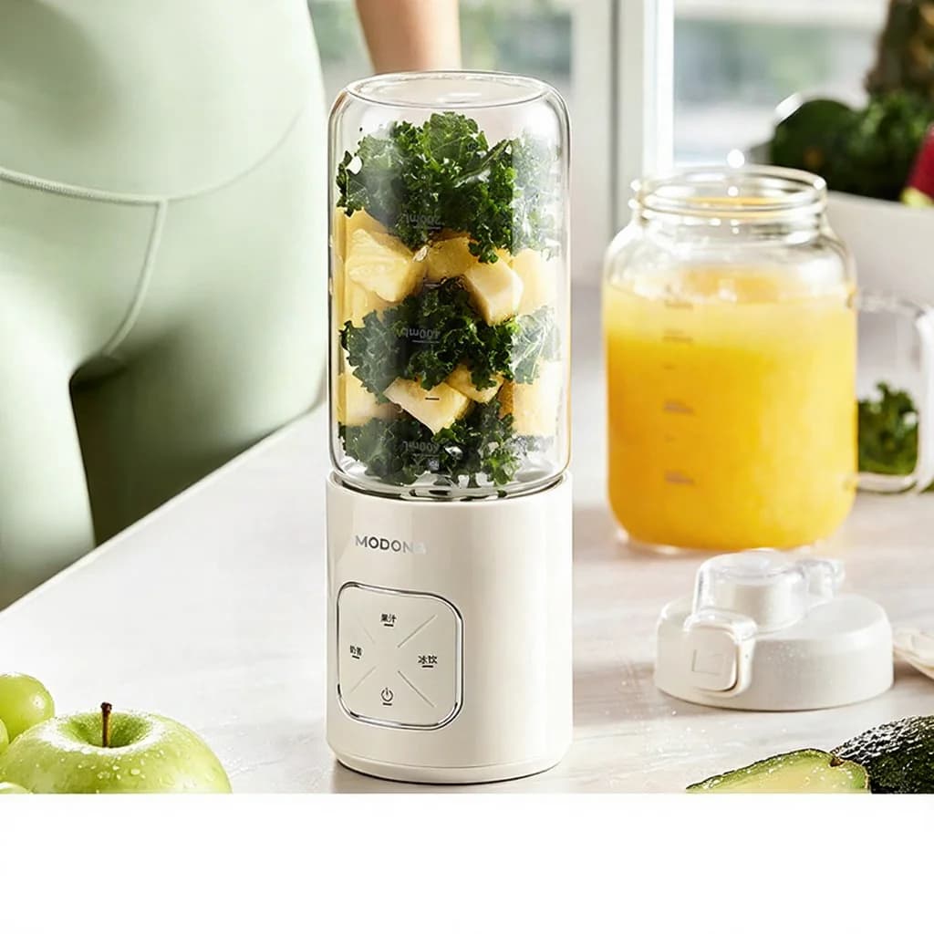 Bærbar trådløs blenderkop til juice og smoothies